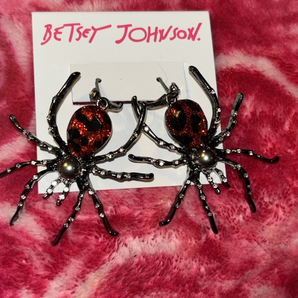 NWT Betsey Johnson,red/black spider earrings great for Halloween - Picture 7 of 12